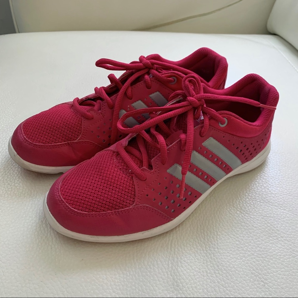 ✨Women Adidas Sneakers Pink size 7.5✨
